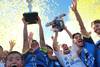 Los jugadores de Bella Vista festejan luego de vencer a Colón y coronarse campeones de la Segunda B Nacional, ayer, en el estadio Parque Roberto. · Foto: Pablo Vignali Los jugadores de Bella Vista festejan luego de vencer a Colón y coronarse campeones de la Segunda B Nacional, ayer, en el estadio Parque Roberto. · Foto: Pablo Vignali