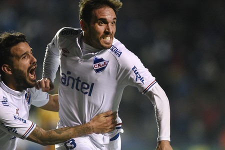 Matías Zunino y Mathías Cardaccio, de Nacional, festejan un gol ante Progreso en el Gran Parque Central. · Foto: Fernando Morán Matías Zunino y Mathías Cardaccio, de Nacional, festejan un gol ante Progreso en el Gran Parque Central. · Foto: Fernando Morán