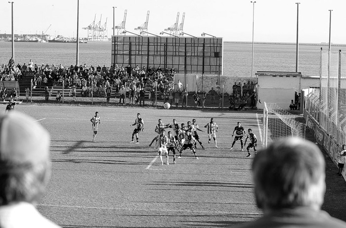 Fénix y River Plate, el domingo, en el Parque Capurro. Foto: Mauricio Kühne