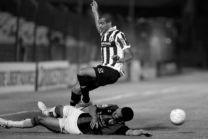 Alex Silva, de Wanderers, en el partido con Palestino en el Parque Central. Foto: Nicolás Celaya (archivo, marzo de 2015)