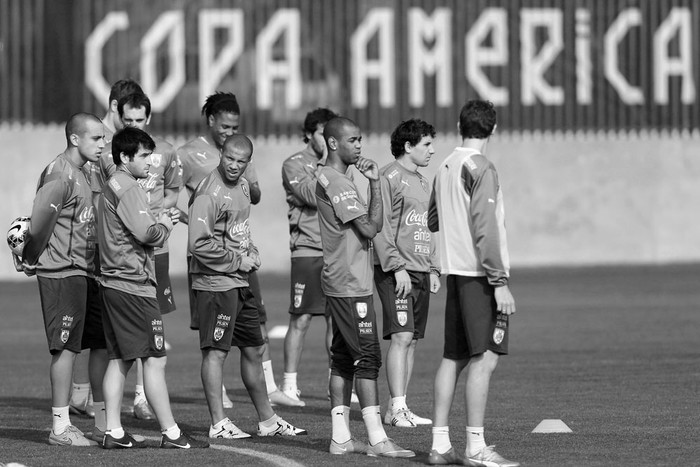 La selección uruguaya durante el entrenamiento, ayer, en las canchas secundarias del estadio Calvo y Bascuñán de Antofagasta, Chile. Foto: Javier Valdés Larrondo, Efe