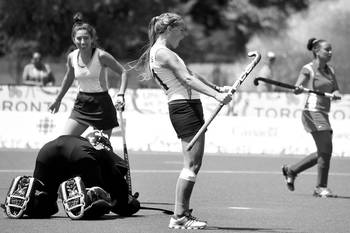 Florencia Norbis, de Uruguay, festeja durante el partido de hockey femenino con Cuba en los Juegos Panamericanos, ayer, en Toronto, Canadá. Foto: Gerardo Correa Florencia Norbis, de Uruguay, festeja durante el partido de hockey femenino con Cuba en los Juegos Panamericanos, ayer, en Toronto, Canadá. Foto: Gerardo Correa