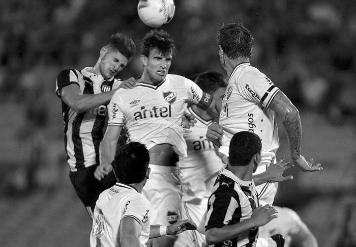 Último clásico entre Peñarol y Nacional, el jueves en el estadio Centenario. Foto: Iván Franco