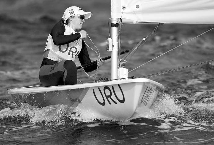 La uruguaya Dolores Lola Moreira en la Marina da Glória, en Río de Janeiro,
ayer, durante los Juegos Olímpicos. Foto: William West, Afp