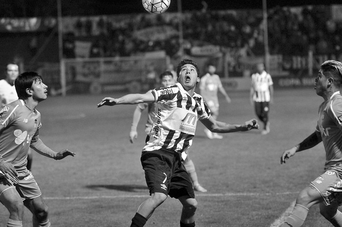 Rodrigo Rivero, de Wanderers, durante el partido con O´Higgins, ayer, en el Franzini. Foto: Federico Gutiérrez Rodrigo Rivero, de Wanderers, durante el partido con O´Higgins, ayer, en el Franzini. Foto: Federico Gutiérrez
