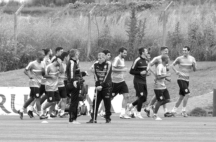 Entrenamiento de la selección uruguaya, el lunes, en el Complejo Celeste. Foto: Miguel Rojo, AFP Entrenamiento de la selección uruguaya, el lunes, en el Complejo Celeste. Foto: Miguel Rojo, AFP