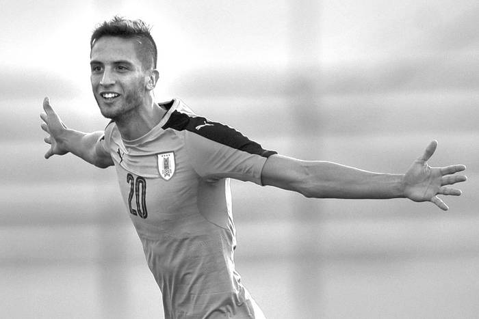 Rodrigo Bentancur festeja un gol a Bolivia, el viernes, en el estadio Olímpico de Ibarra. Foto: Juan Cevallos, AFP
