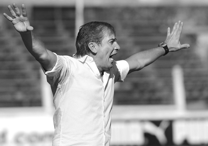 Eduardo Acevedo, director técnico de Defensor Sporting. Foto: Pablo Vignali (archivo, febrero de 2016)