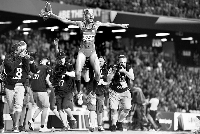 La venezolana Yulimar Rojas festeja su victoria en la final de triple salto femenino, ayer, en el Campeonato Mundial de la IAAF 2017, en el Estadio de Londres. Foto: Ben Stansall, AFP