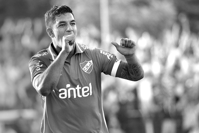 Diego Polenta, de Nacional, después de convertir en el partido con Wanderers, ayer, en el Parque Viera. Foto: Pablo Vignali