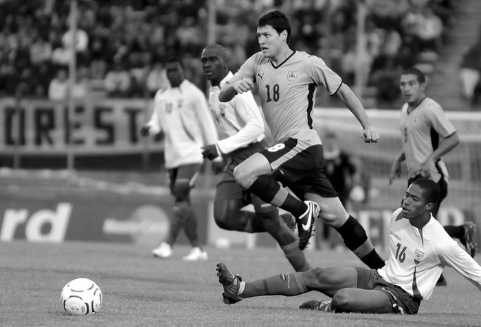 Ignacio González durante el partido ante Ecuador jugado en el Estadio Centenario por las clasificatorias al Mundial de Sudáfrica. (archivo, setiembre de 2008) · Foto: Fernando Morán