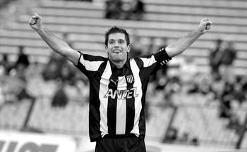 Antonio Pacheco, tras convertir el gol de Peñarol ante Nacional, durante la primera final del Campeonato Uruguayo, el sábado. Antonio Pacheco, tras convertir el gol de Peñarol ante Nacional, durante la primera final del Campeonato Uruguayo, el sábado.