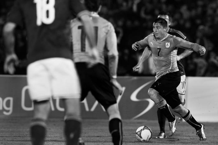 Cristian Rodríguez, de Uruguay, el viernes durante el partido con Irlanda en el estadio Centenario. /Foto: Sandro Pereyra