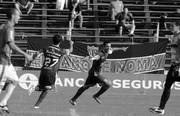 Ignacio Risso, ayer, tras convertir el segundo gol de Defensor Sporting ante El Tanque Sisley en el estadio Luis Franzini. 