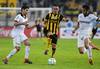 Lucas Morales, de Wanderers, Fabián Estoyanoff, de Peñarol, y Sebastián Gorga, de Wanderers, en el estadio Campeón del Siglo. Lucas Morales, de Wanderers, Fabián Estoyanoff, de Peñarol, y Sebastián Gorga, de Wanderers, en el estadio Campeón del Siglo.
