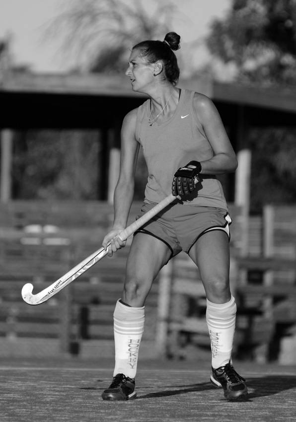 Karina Bisignano, durante un entrenamiento de la selección de hockey, en el Carrasco Polo.  · Foto: Nicolás Celaya