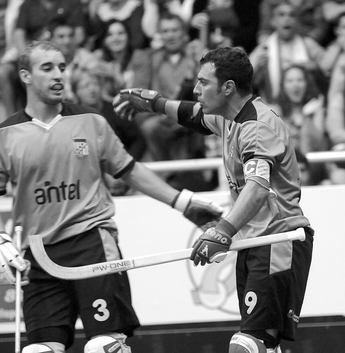 Juan Manuel Campana y Claudio Maeso, el sábado, durante el partido ante México. · Foto: Nicolás Celaya