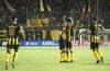 Lucas Hernández y Fabián Estoyanoff, festejan el tercer gol de Peñarol a Juventud.
Lucas Hernández y Fabián Estoyanoff, festejan el tercer gol de Peñarol a Juventud.