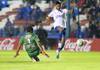 Nicola Pérez7, arquero de Progreso, y Kevin Ramírez, en la jugada del primer gol de Nacional, el sábado en el Parque Central. · Foto: Sandro Pereyra Nicola Pérez7, arquero de Progreso, y Kevin Ramírez, en la jugada del primer gol de Nacional, el sábado en el Parque Central. · Foto: Sandro Pereyra