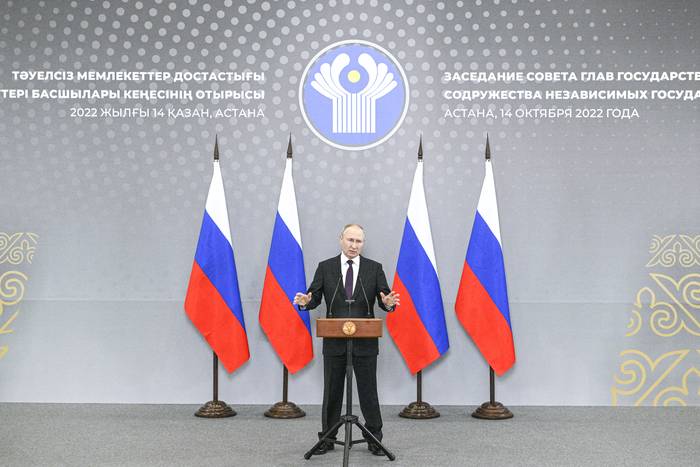 El presidente ruso, Vladimir Putin, tras la cumbre con líderes de países post soviéticos de la Comunidad de Estados Independientes, en Astana (14.10.2022). · Foto: Ramil Sitdikov, AFP