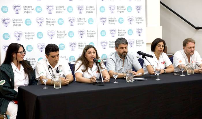 Conferencia de prensa, ayer, en el Sindicato Médico del Uruguay. · Foto: s/d de autor