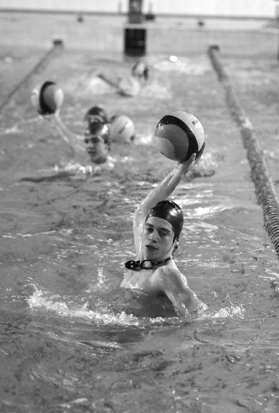 Entrenamiento de la seleccion juvenil de waterpolo, el jueves en la piscina del club Biguá. · Foto: Nicolás Celaya