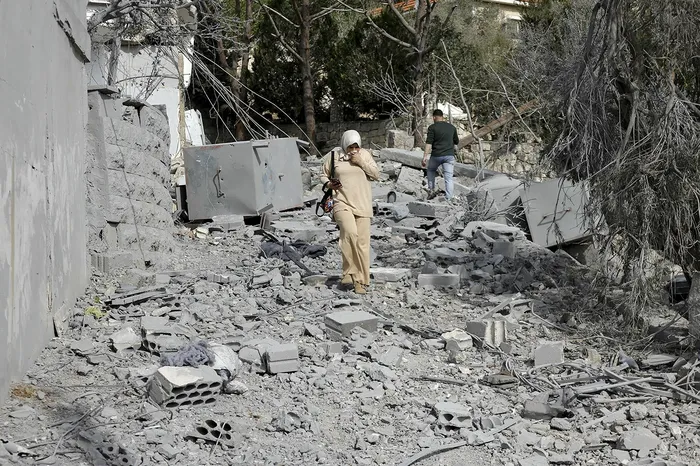 Residentes en la aldea fronteriza de Debbine, al sur de Líbano. · Foto: AFP, s/d de autor