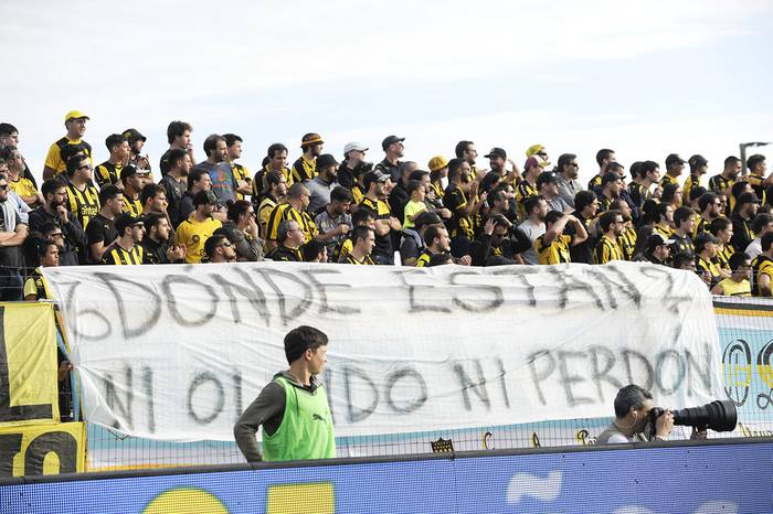La tribuna de Peñarol, el sábado, en el Parque Capurro.  · Foto: Fernando Morán