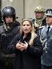 Jeanine Anez, presidenta interina de Bolivia, durante un evento con la Unidad Táctica de Operaciones Policiales, el miércoles, frente al palacio presidencial de Quemado, en La Paz. Jeanine Anez, presidenta interina de Bolivia, durante un evento con la Unidad Táctica de Operaciones Policiales, el miércoles, frente al palacio presidencial de Quemado, en La Paz.