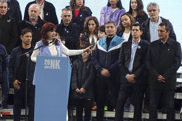 Axel Kicillof, Cristina Fernández, Máximo Kirchner, Wado de Pedro, Sergio Massa, el 25 de mayo. · Foto: Enrique García Medina