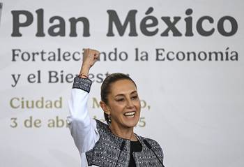 Claudia Sheinbaum durante la presentación del Plan México, en el museo de Antropología, el 3 de abril, en Ciudad de México. · Foto: Yuri Cortez, AFP