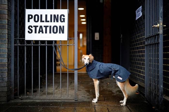 Circuito electoral, ayer, en el norte de Londres, durante las elecciones generales.
 · Foto: Tolga Akmen, AFP