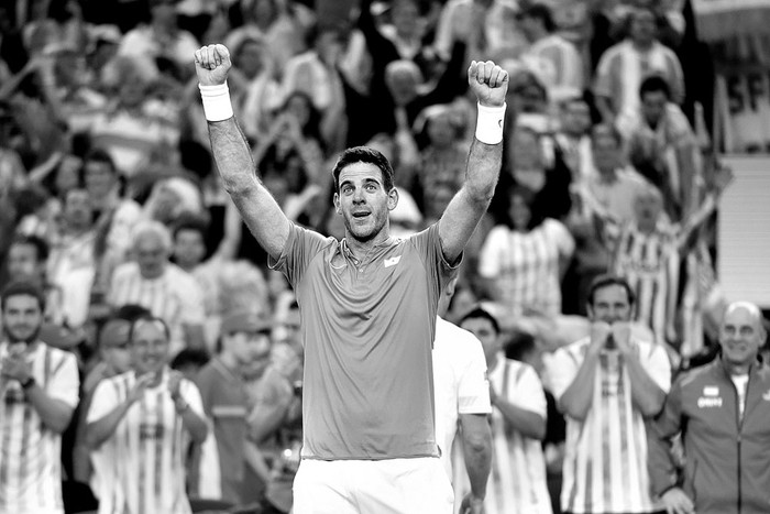 El argentino Juan Martín del Potro festeja después de ganar el partido de individuales de Copa Davis entre Croacia y Argentina, ayer, en el estadio Arena de Zagreb. Foto: AFP, s/d de autor