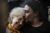 Estela de Carlotto, presidenta de Abuelas de Plaza de Mayo, y Javier Matias Mijalchuk Darroux, nieto 130 encontrado, en conferencia de prensa, ayer, en Buenos Aires. · Foto: Emiliano Lasalvia, AFP Estela de Carlotto, presidenta de Abuelas de Plaza de Mayo, y Javier Matias Mijalchuk Darroux, nieto 130 encontrado, en conferencia de prensa, ayer, en Buenos Aires. · Foto: Emiliano Lasalvia, AFP