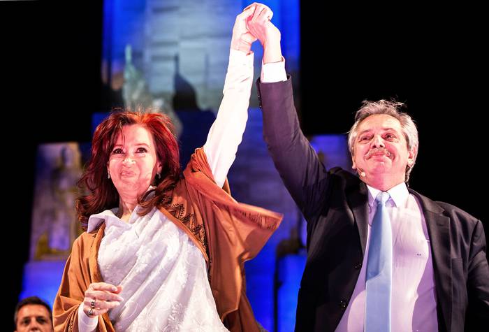 Cristina Fernández y Alberto Fernández, durante el acto de cierre de su campaña, en Rosario, Santa Fe. Foto: HO, Frente de Todos, AFP