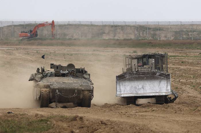Blindados del ejercito israelí en la Franja de Gaza. · Foto: Jack Guez, AFP