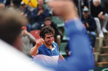 Pablo Cuevas, al término del encuentro con Gerardo López, ayer, en el Carrasco Lawn Tennis. Pablo Cuevas, al término del encuentro con Gerardo López, ayer, en el Carrasco Lawn Tennis.