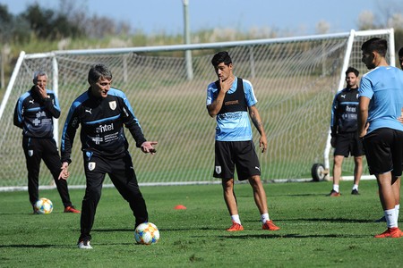 Gustavo Ferreyra y Emiliano Ancheta, durante un entrenamiento de la selección sub 20, en el Complejo Uruguay Celeste. · Foto: Federico Gutiérrez Gustavo Ferreyra y Emiliano Ancheta, durante un entrenamiento de la selección sub 20, en el Complejo Uruguay Celeste. · Foto: Federico Gutiérrez