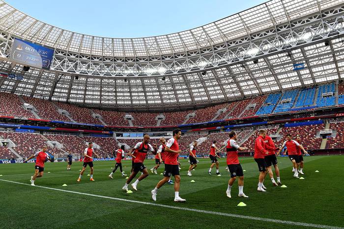 Entrenamiento de Dinamarca en el estadio Luzhniki, ayer, previo al partido con Francia.  · Foto: Yuri Cortez, AFP