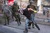 Disturbios durante una protesta contra el gobierno, ayer, en Santiago. Disturbios durante una protesta contra el gobierno, ayer, en Santiago.