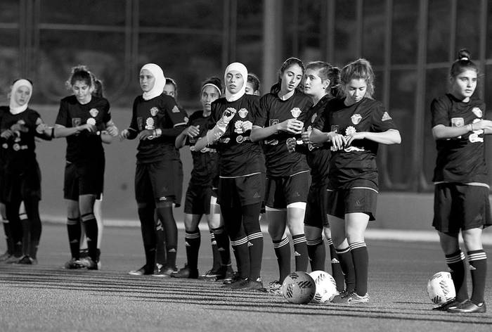 La selección jordana femenina sub 17  durante un entrenamiento, el miércoles, en Amán, Jordania. Foto: Khalil Mazraawi, AFP