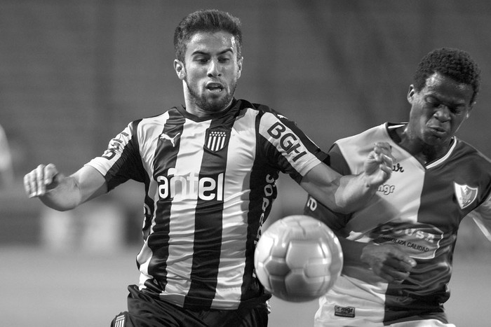 Diego Rossi, de Peñarol, el sábado, en el Campeón del Siglo. Foto: Andrés Cuenca