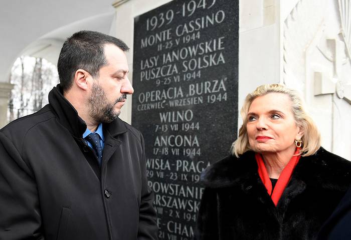 Matteo Salvini, ministro del Interior de Italia, y la senadora polaca Anna Maria Anders, 
ayer, en Varsovia, Polonia.

 · Foto: Janek Skarzynski