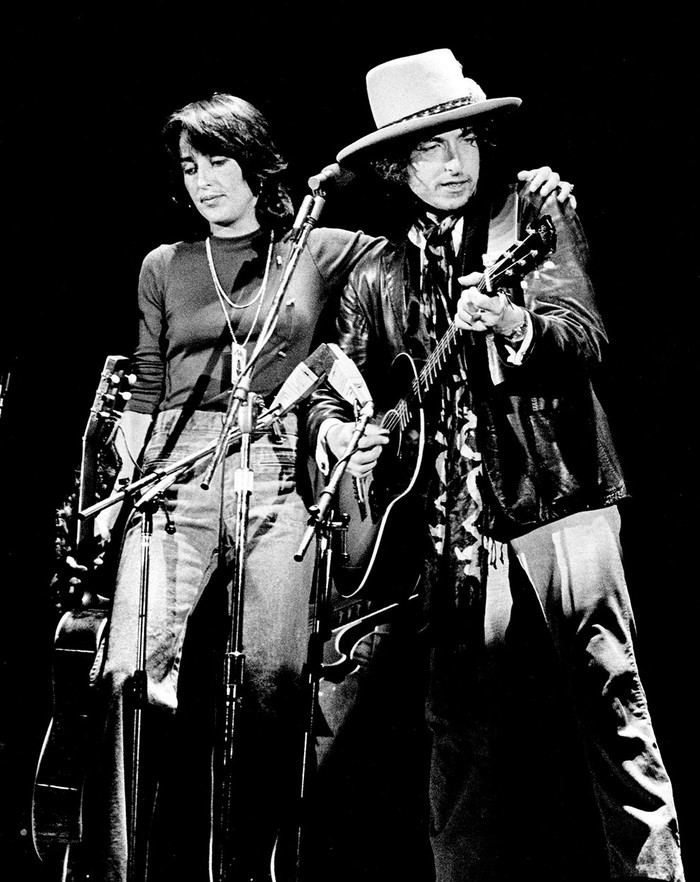 Joan Baez y Bob Dylan en The Rolling Thunder, 1975.