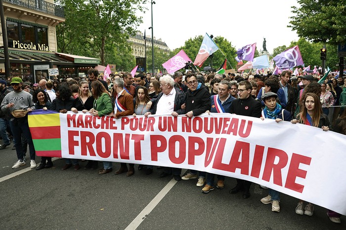 Manifestantes, durante una concentración contra la extrema derecha después de que el presidente francés convocara elecciones legislativas, en París, el 15 de junio. · Foto: Sameer Al-Doumy, AFP