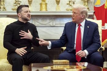 Volodímir Zelenski y Donald Trump, durante el encuentro que mantuvieron en la Casa Blanca, el 28 de febrero. · Foto: Saul Loeb, AFP