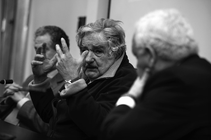 Roberto Conde, José Mujica y Federico Gomensoro, ayer, en el Centro de Formación para la Integración Regional (Cefir). · Foto: Pedro Rincón