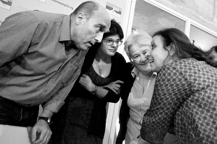 Daniel Martínez, Virginia Cardozo, Lucía Topolansky y Ana Olivera, ayer, en el Plenario Departamental del Frente Amplio, en La Huella de Seregni. Foto: Pablo Vignali