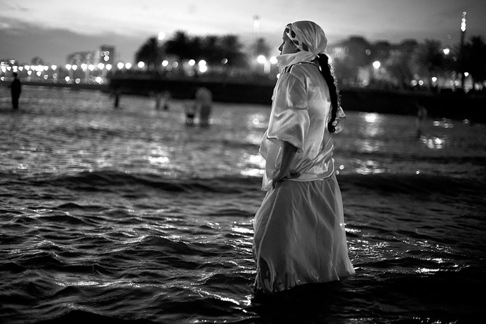 Celebración de Iemanjá, ayer, en la Playa Ramírez. Foto: Nicolás Celaya