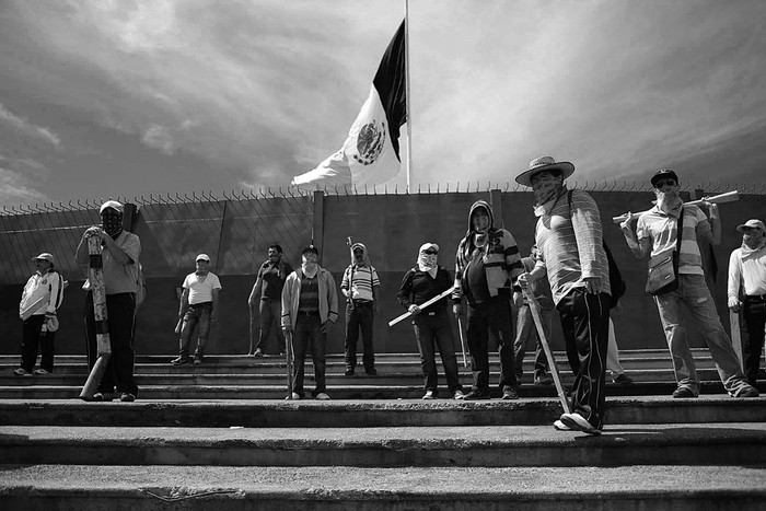 Marcha en la Autopista del Sol, en Chilpancingo (México), para reclamar la aparición con vida de los alumnos de la Escuela Normal de Ayotzinapa. Foto: José Luis de la Cruz, Efe